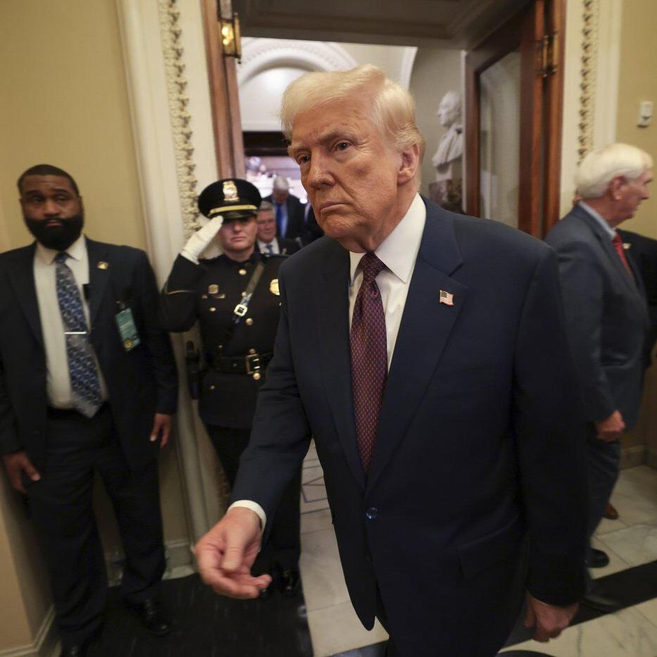 Appeals court allows removal of watchdog agency head as legal battle rages over Trump firing